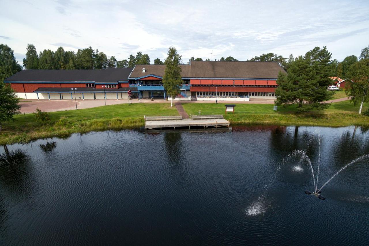 Отель First Camp Moraparken - Dalarna Экстерьер фото